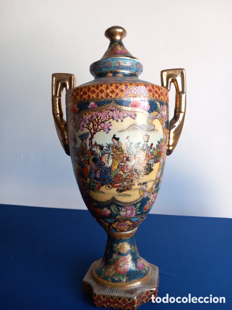 Antig&uuml;edades: Antiguo jarr&oacute;n japon&eacute;s estilo Satsuma con tapa y asas &ndash; cer&aacute;mica oriental policromada y dorada