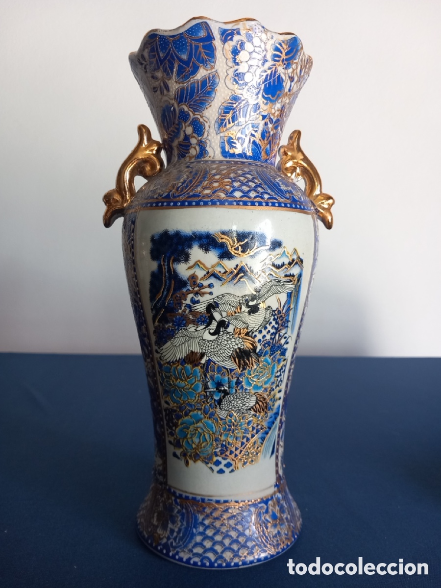 Antig&uuml;edades: Magn&iacute;fico Jarr&oacute;n de Porcelana China Estilo Kutani, Motivo Grullas y Paisaje.