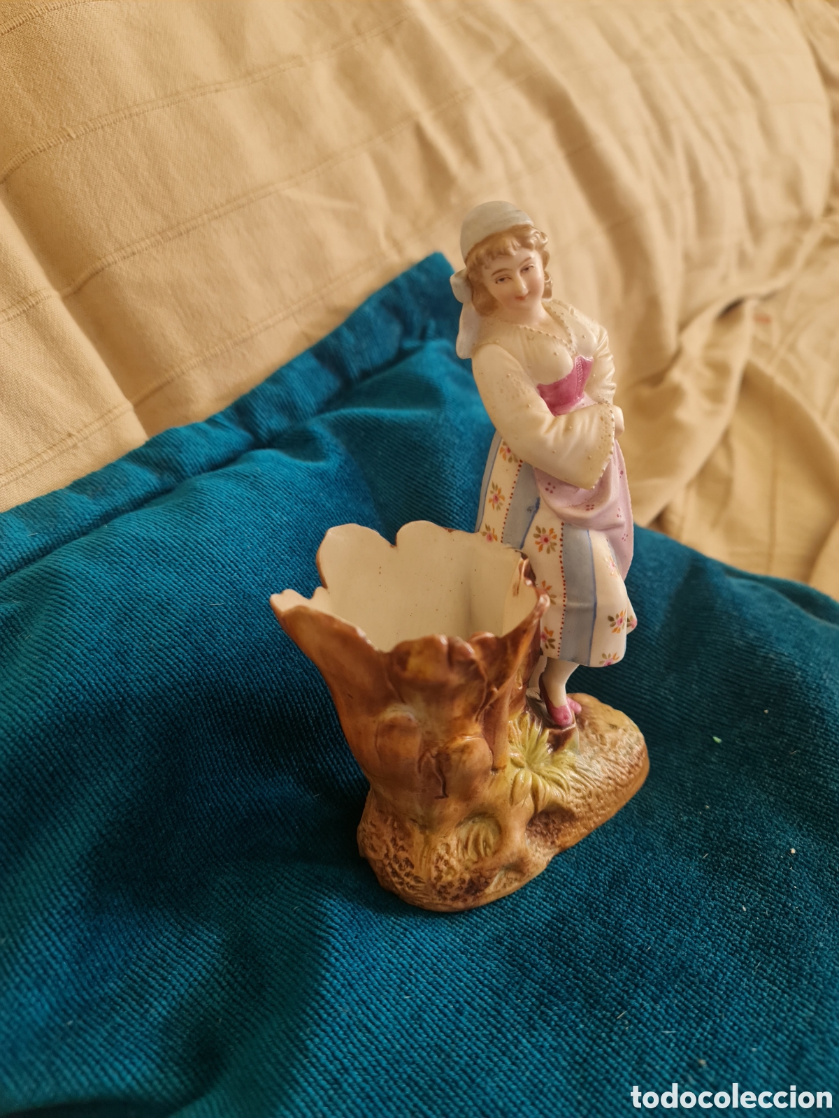 Antig&uuml;edades: Cer&aacute;micas Hispania (Manises) - Florero mujer con tronco&rdquo; - Foto 2