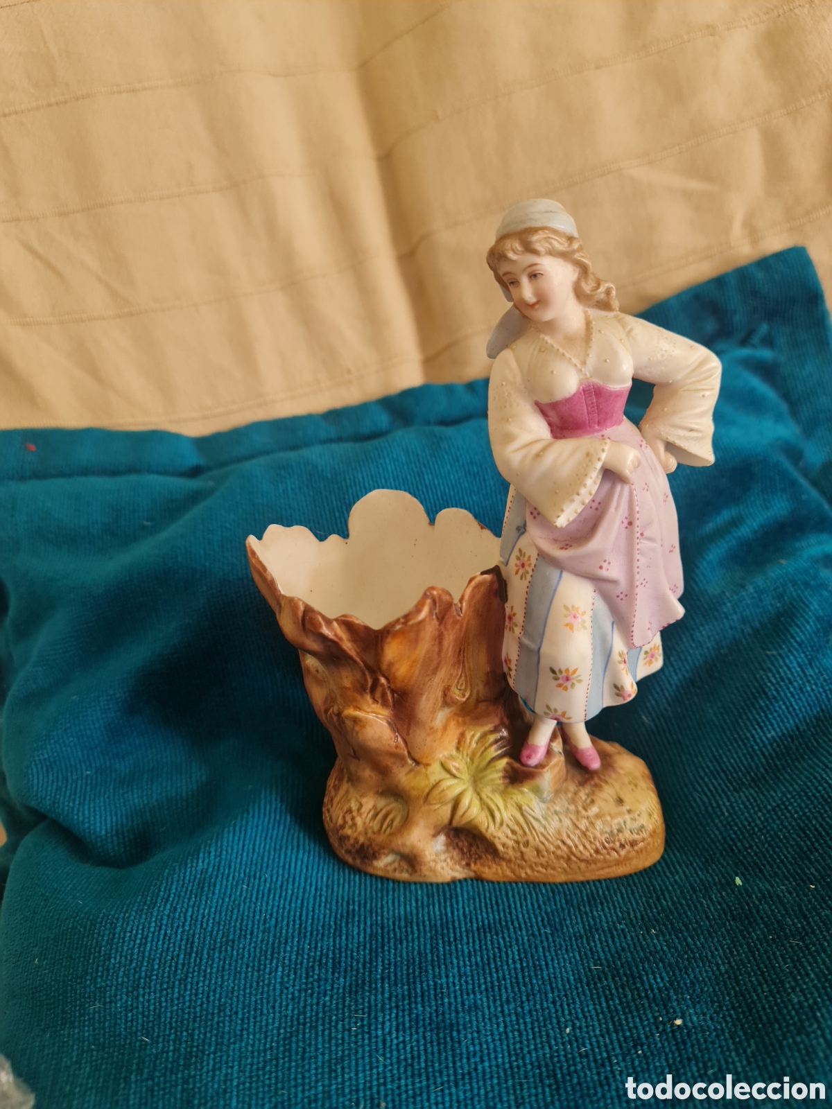 Antig&uuml;edades: Cer&aacute;micas Hispania (Manises) - Florero mujer con tronco&rdquo;