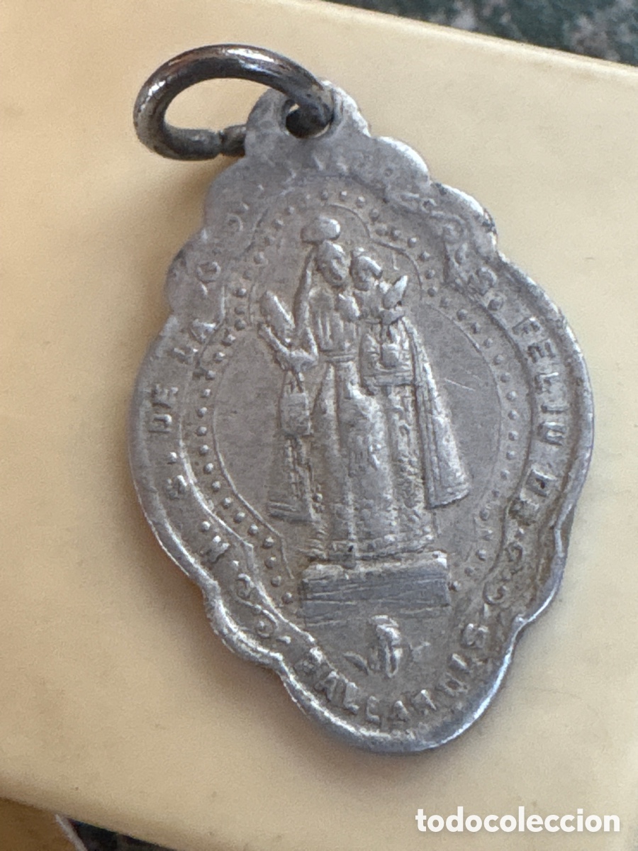 Antig&uuml;edades: medalla recuerdo de Nuestra Se&ntilde;ora de la Salud de Sant Feliu de Pallarols