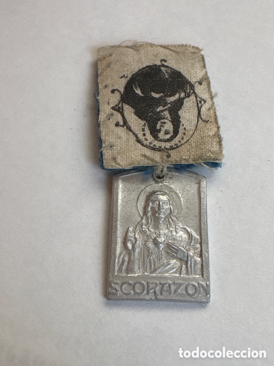 Antig&uuml;edades: MEDALLA SAGRADO CORAZ&Oacute;N y NUESTRA SE&Ntilde;ORA DEL PILAR, CON ESCAPULARIO COSIDO