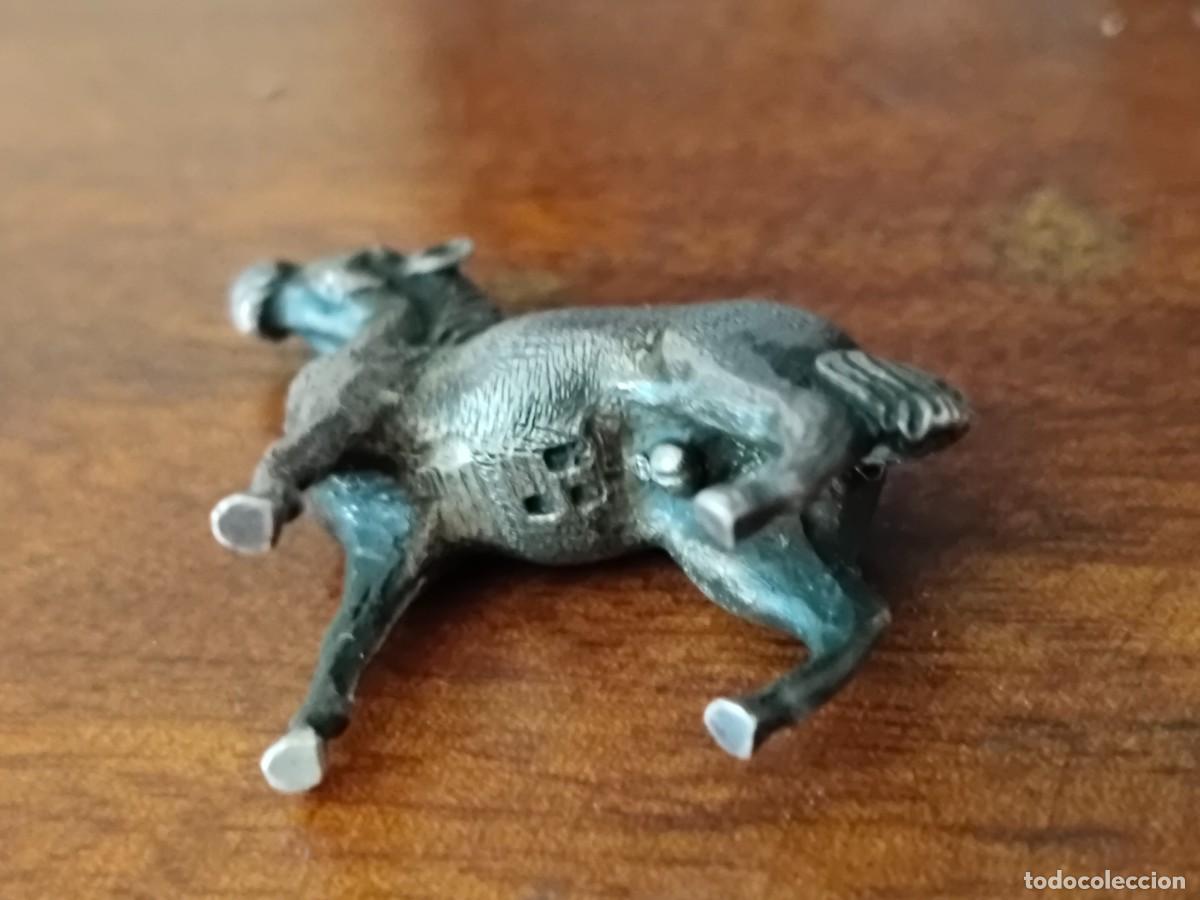 Antig&uuml;edades: Caballito con resellos en panza. Plata? - Foto 2
