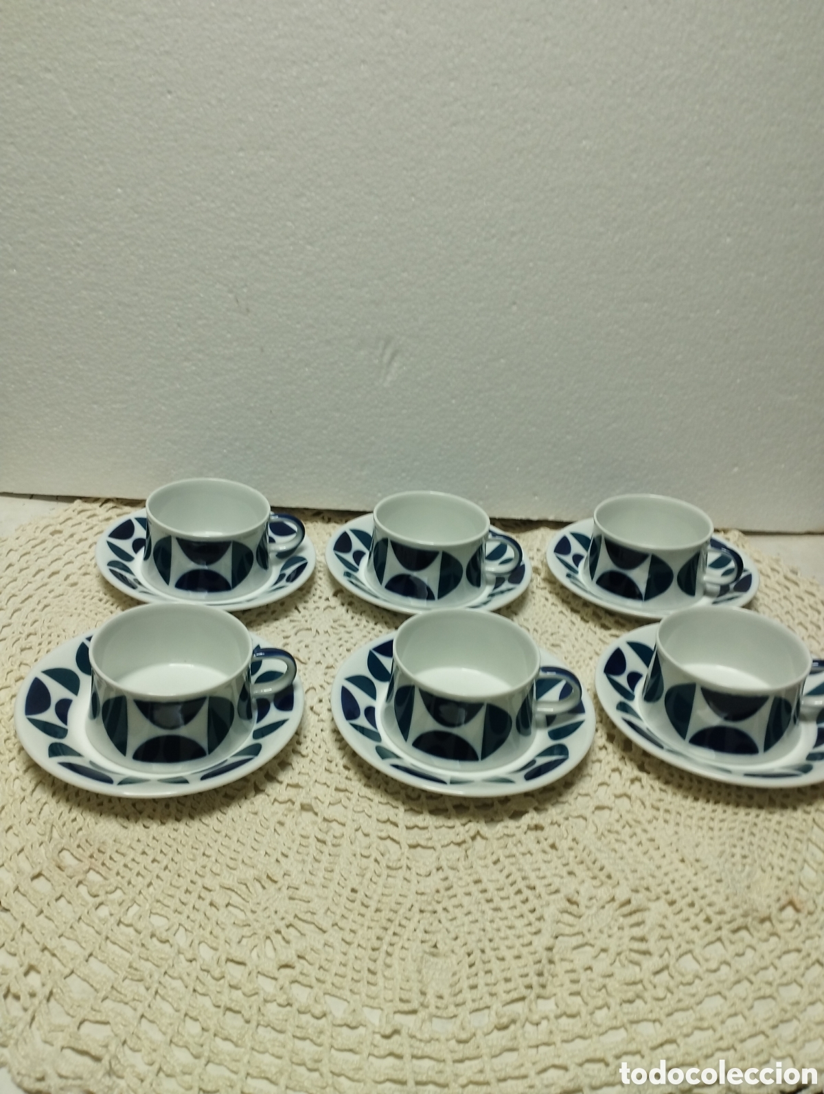 Antig&uuml;edades: SEIS TAZAS CON SUS PLATOS PORCELANA SARGADELOS , MED. TAZA BASA 9 CM,. Y ALTO 5 CM.