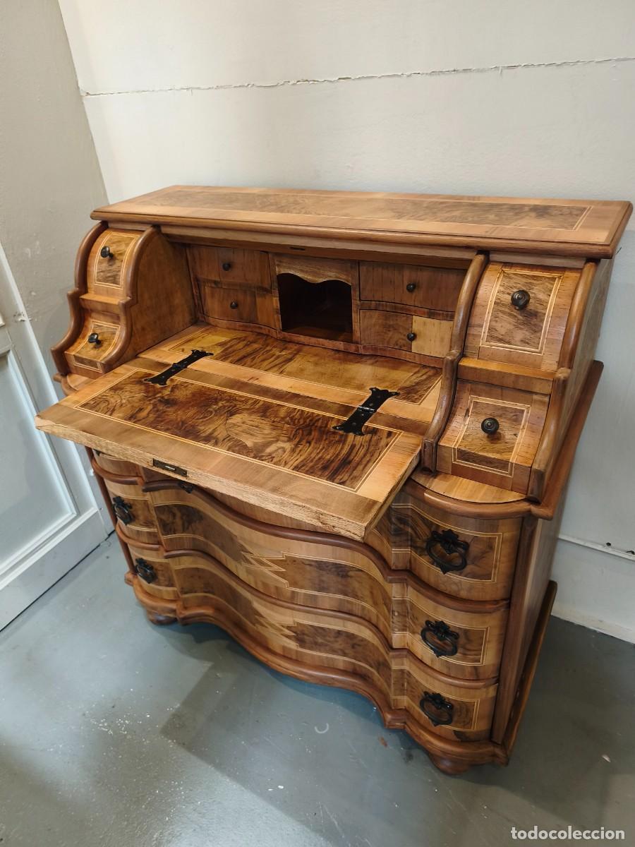Antig&uuml;edades: Escritorio antiguo madera nogal a&ntilde;os 50. Restaurado y despigmentado.