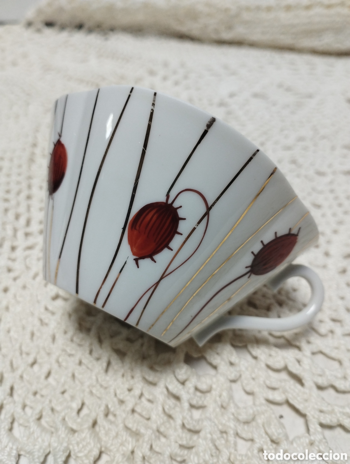 Antig&uuml;edades: DOS TAZAS SIN PLATO SELLO DOLMEN. PINTADAS A MANO, MED. SIN CONTAR EL ASA 9,2 CM. Y ALTO 4,5 CM.
