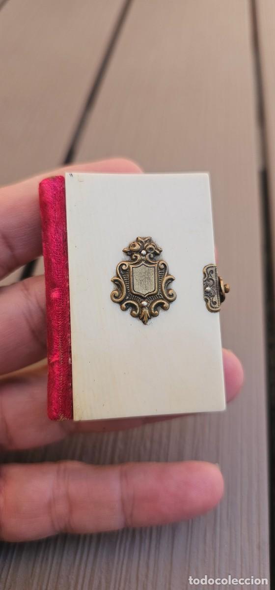 Antig&uuml;edades: Precioso misal miniatura o de ni&ntilde;o hueso o similar siglo XIX