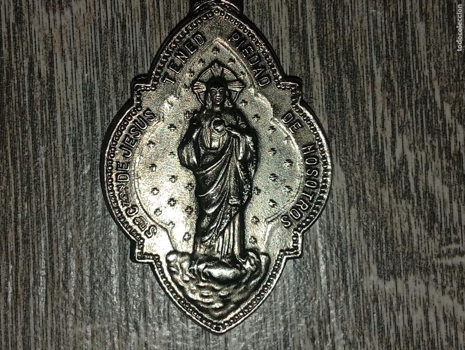 Antig&uuml;edades: Medalla medall&oacute;n Mar&iacute;a Auxiliadora Ruega por nosotros y Sagrado Coraz&oacute;n De Jes&uacute;s Ten Piedad