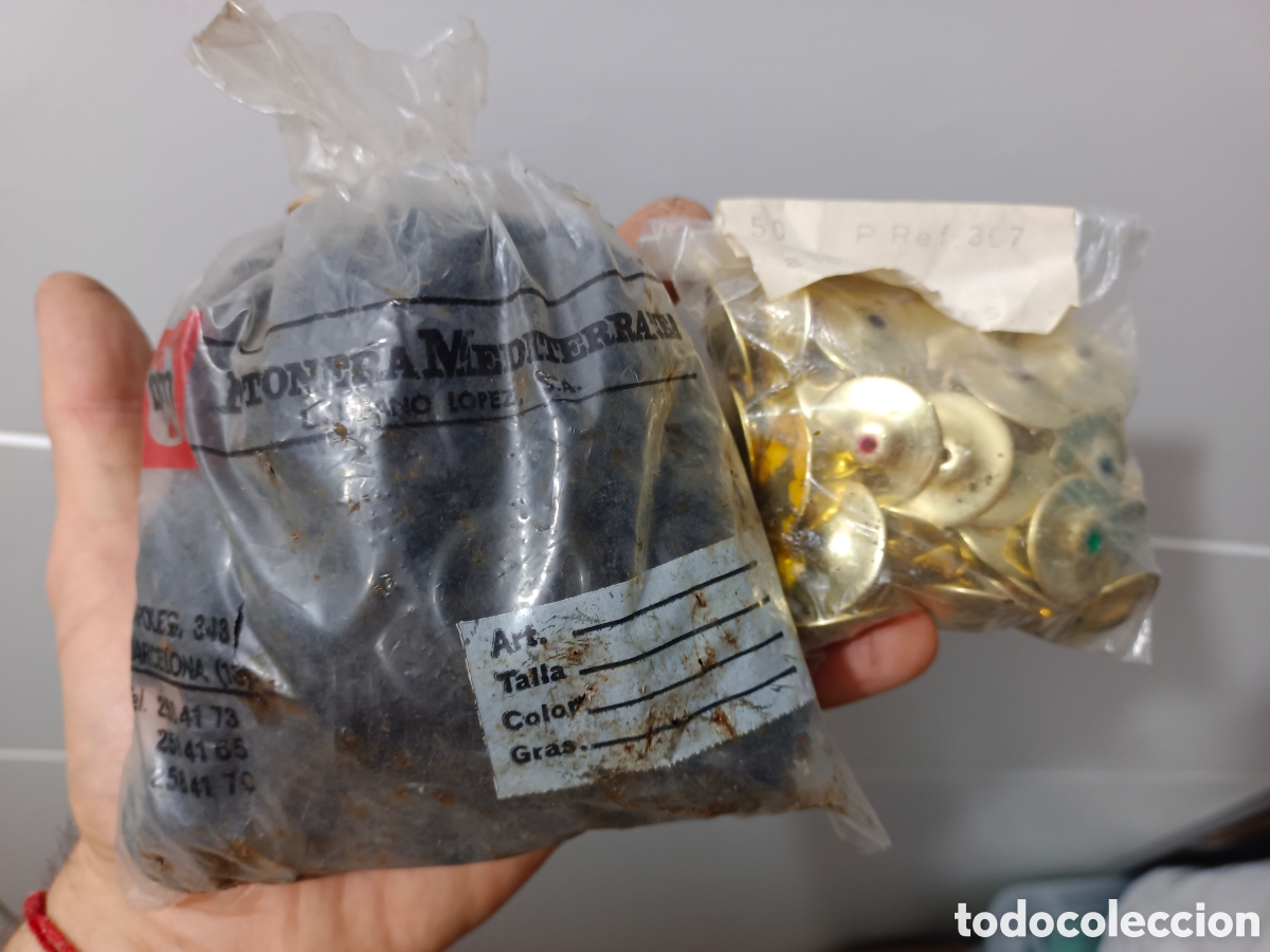 Antig&uuml;edades: Lote 2 bolsas nuevas botones antiguos metalicos y plastico