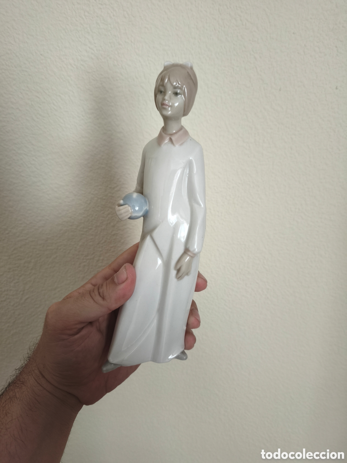 Antig&uuml;edades: LLADRO SERIE INFANTIL NI&Ntilde;A CON PELOTA