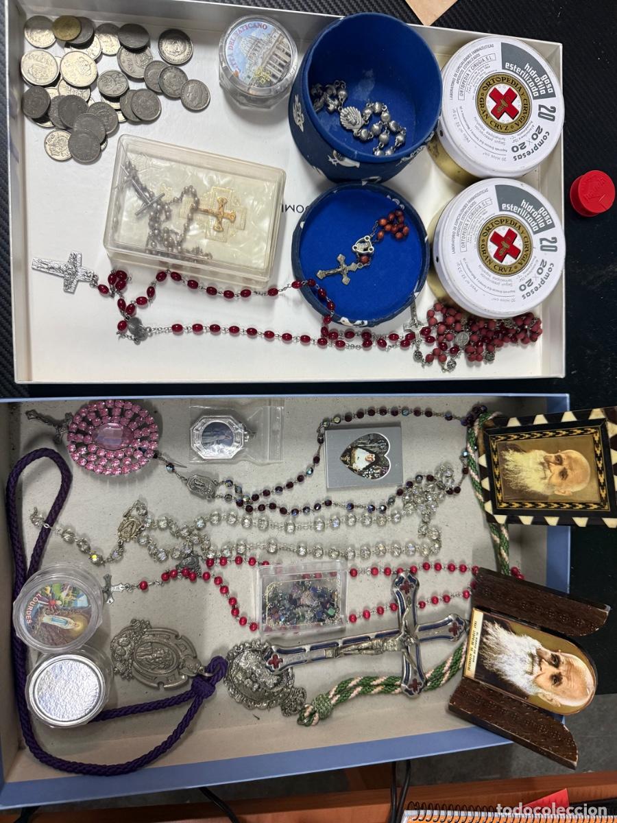 Antig&uuml;edades: LOTE RELIGIOSO ANTIGUO &ndash; ROSARIOS, CRUCIFIJOS, MEDALLAS, RECUERDOS DE LOURDES Y MONEDAS