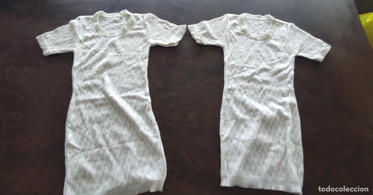 Antig&uuml;edades: LOTE DE 2 CAMISETAS INTERIORES DE MANGA CORTA PARA NI&Ntilde;A. TALLA 6.