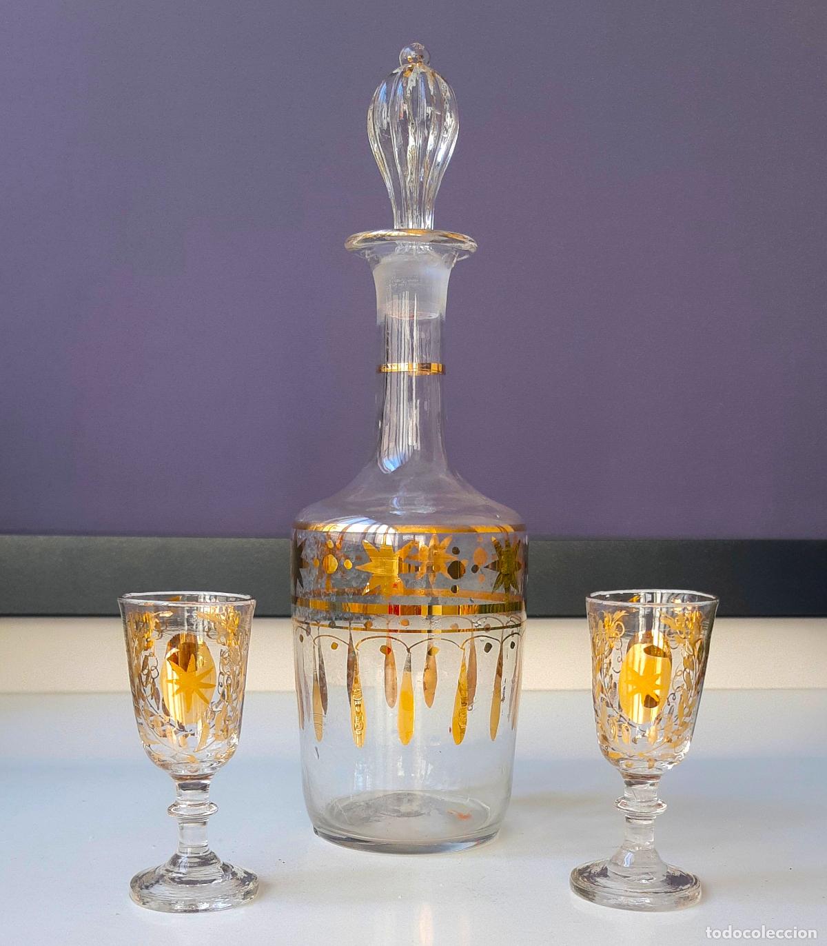 Antig&uuml;edades: PRECIOSO JUEGO LICORERA Y 2 COPAS CRISTAL ART NOUVEAU SOPLADO Y PINTADO A MANO EN ORO 24 KL, S. XIX