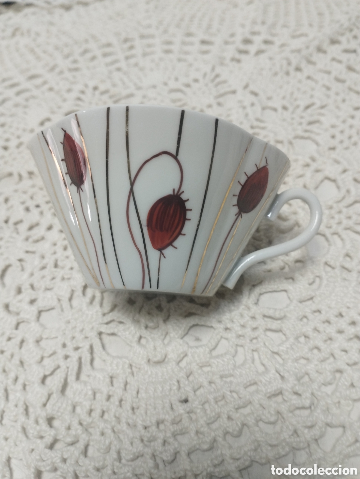 Antig&uuml;edades: TAZA SIN PLATO SELLO DOLMEN. PINTADA A MANO, MED. SIN CONTAR EL ASA 9,2 CM. Y ALTO 4,5 CM.