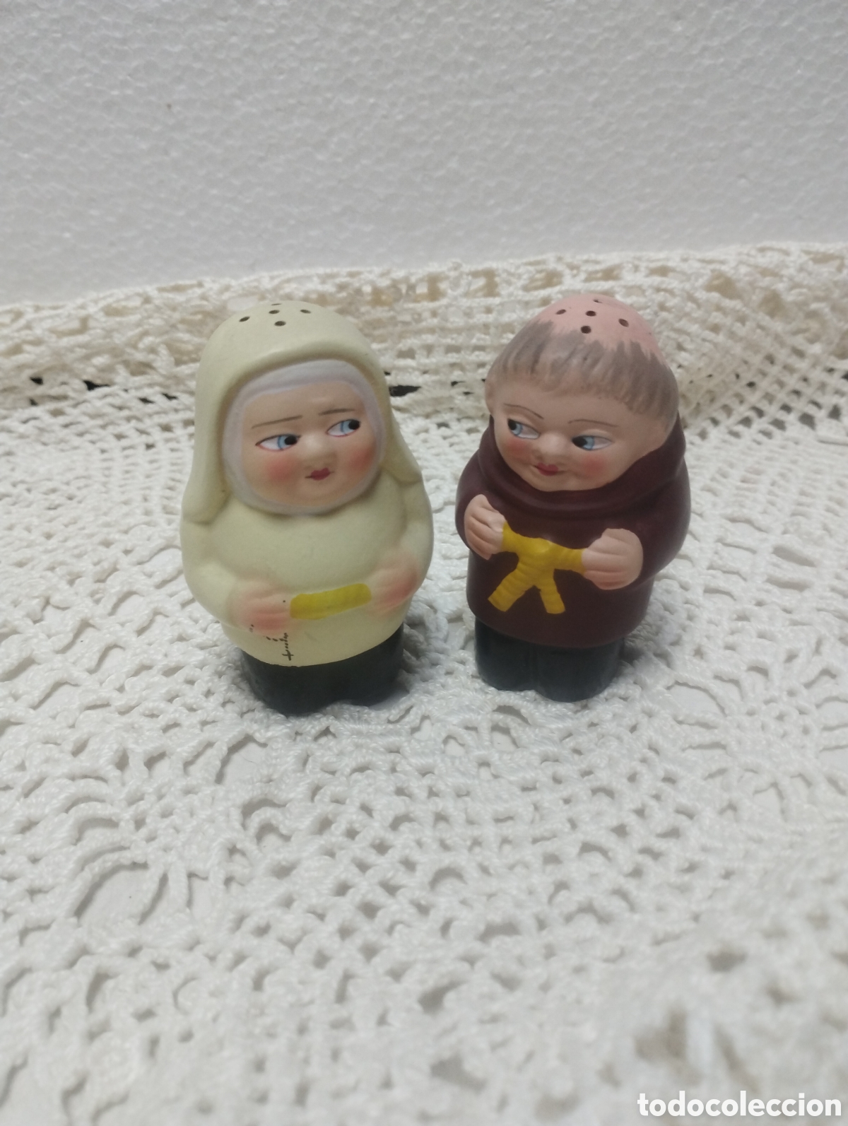 Antig&uuml;edades: SALEROY PIMENTERO EN CERAMICA MONJE Y MONJA , MEDIDA ALTO 7,3 CM.