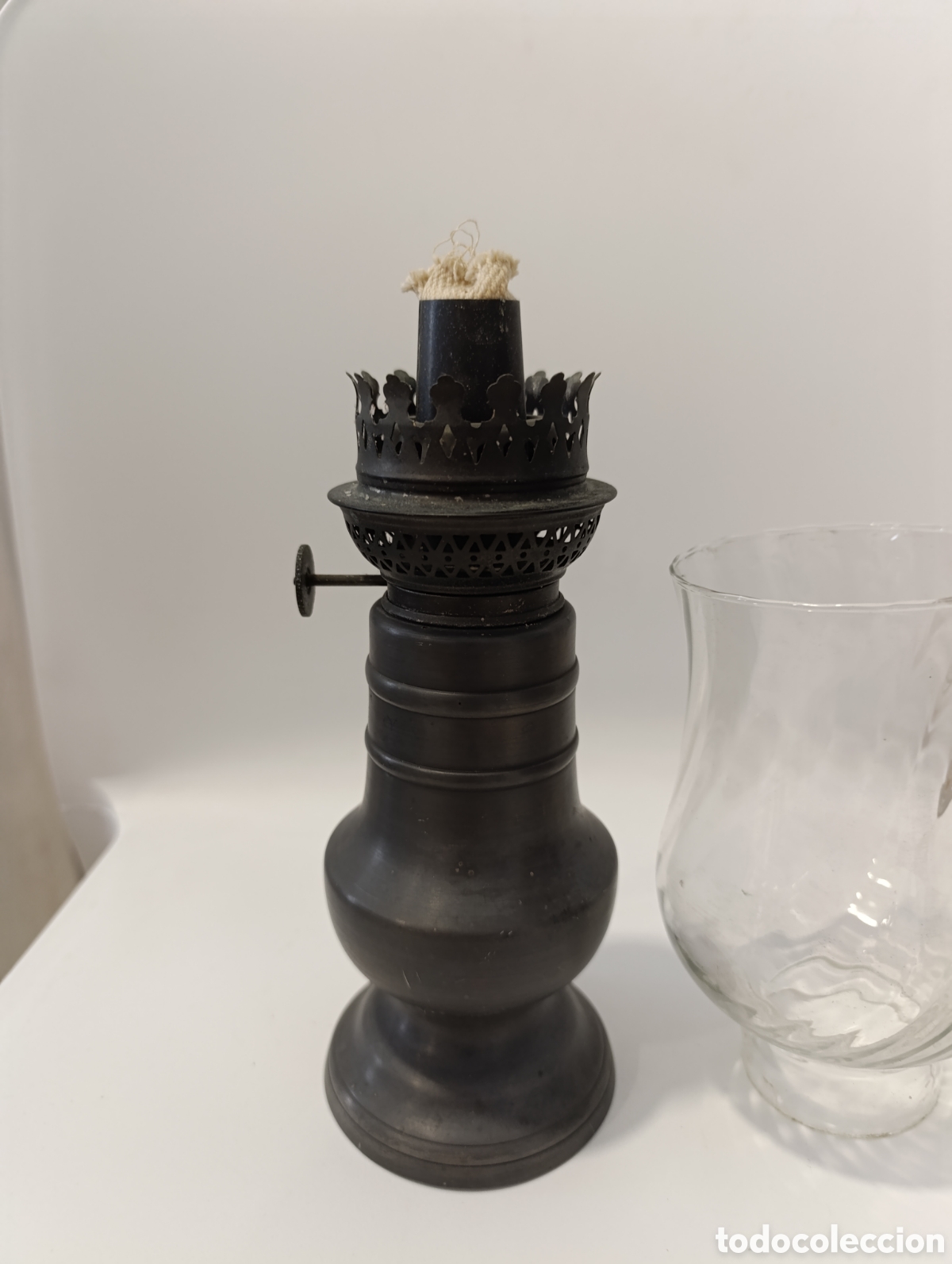 Antig&uuml;edades: Antiguo quinqu&eacute; de esta&ntilde;o.34cm - Foto 3