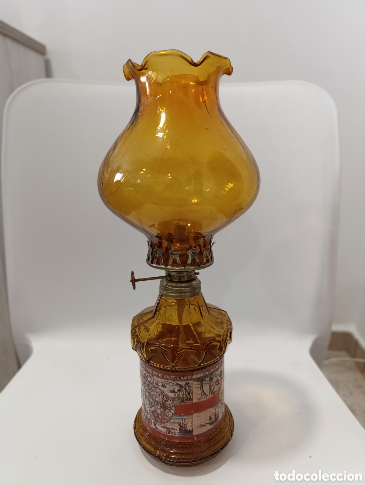 Antig&uuml;edades: Quinqu&eacute; de cristal. Hong Kong. 34cm