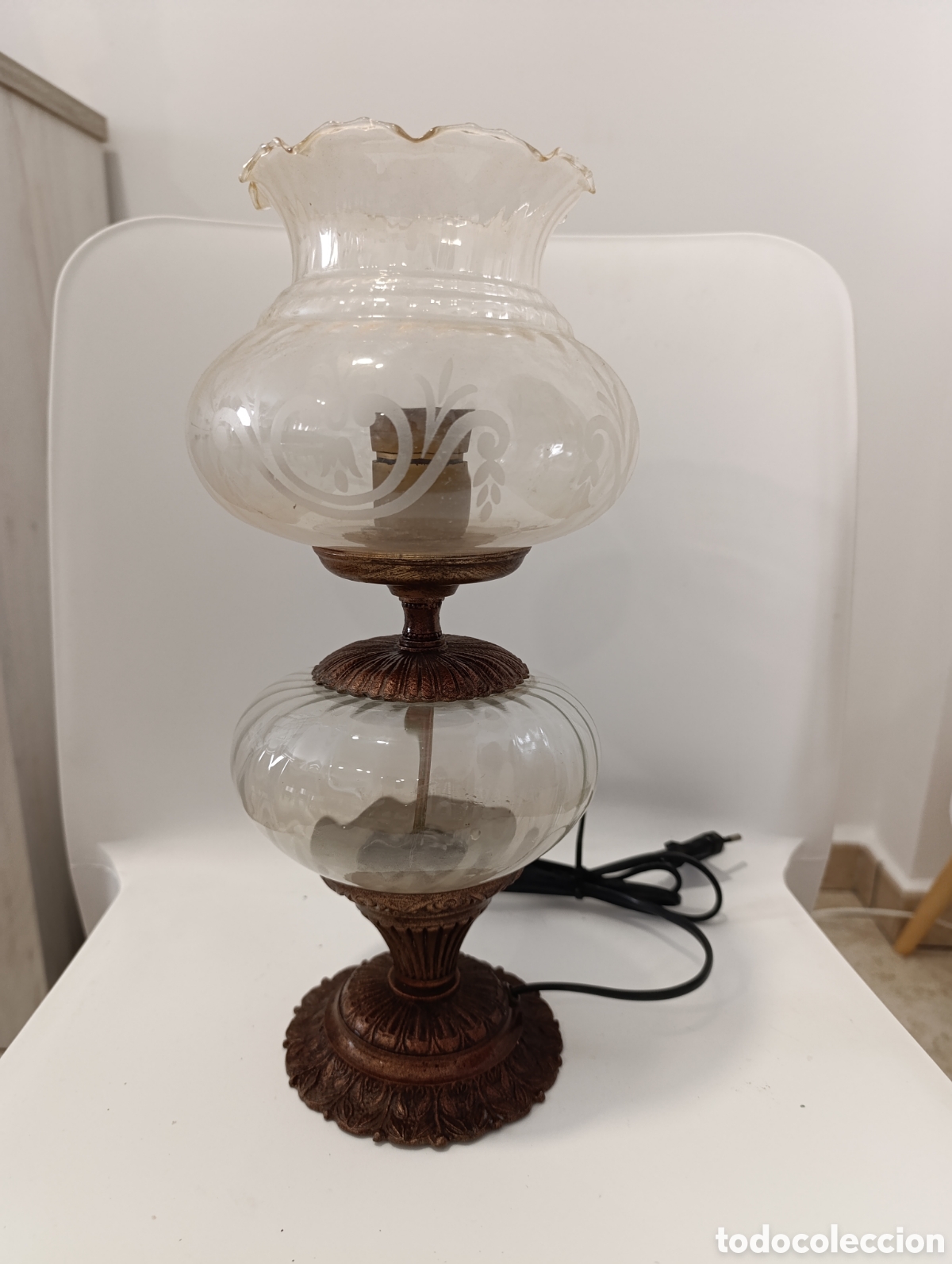 Antig&uuml;edades: Lampara de mesa Quinque. 35cm