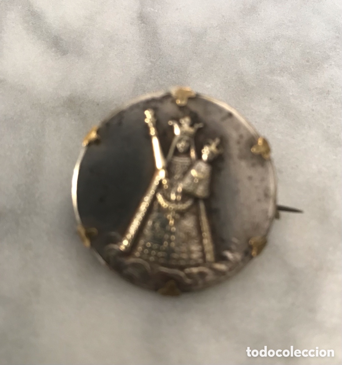 Antig&uuml;edades: Broche con medalla de M&ordf; Auxiliadora - Foto 3