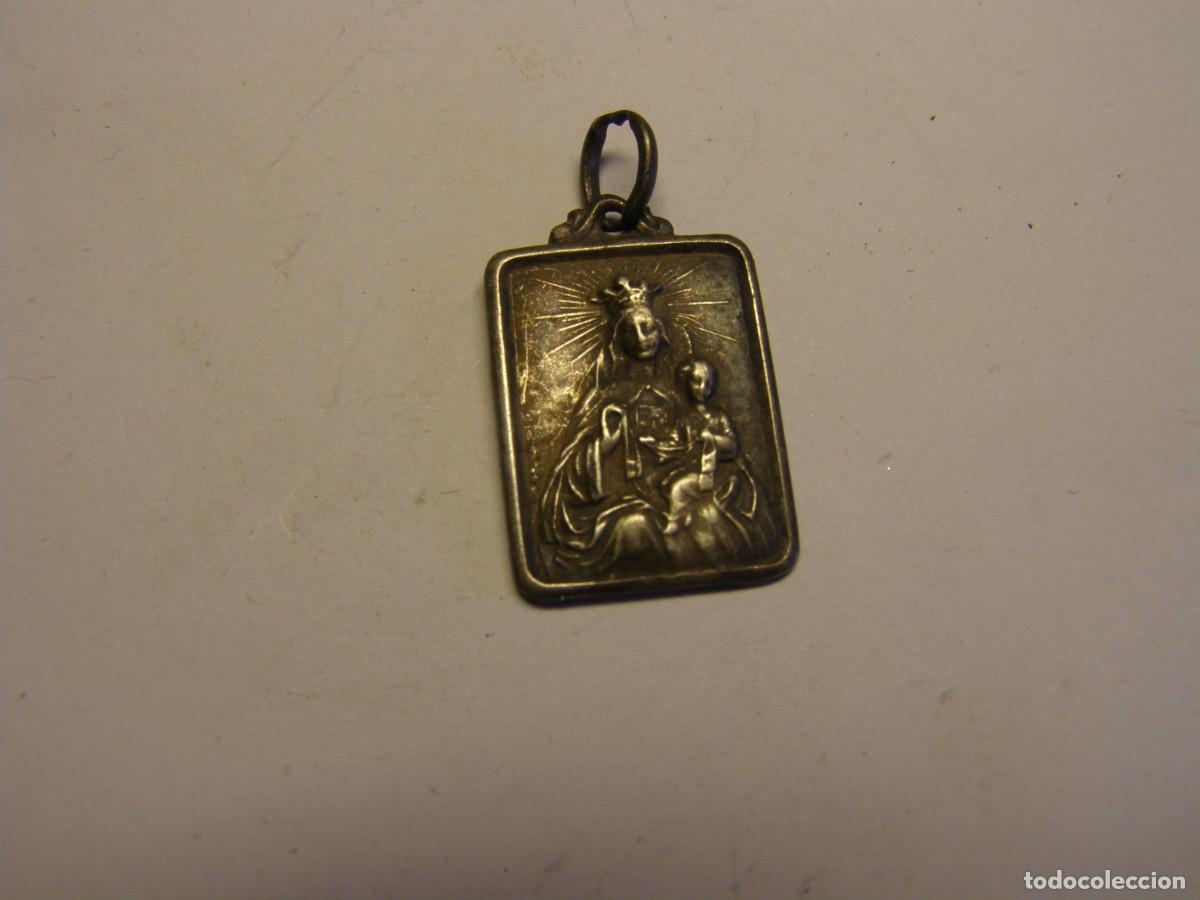 Antig&uuml;edades: Vieja medalla religiosa escapulario de N&ordf; S&ordf; del Carmen. Plata.
