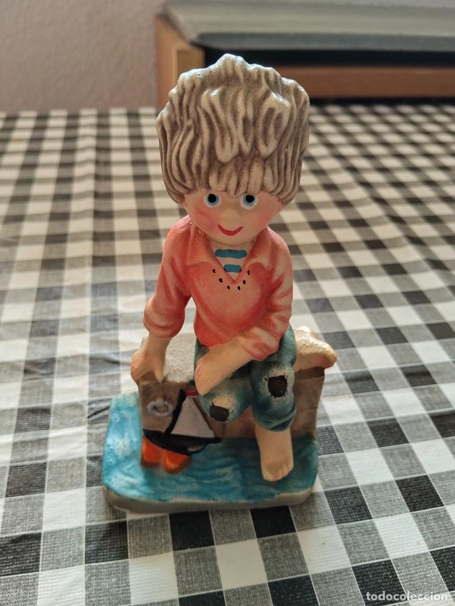 Antig&uuml;edades: Antigua figura Goebel de porcelana &rdquo;Ni&ntilde;o con barco&rdquo; - Michel T. (Michel Thomas) - Vintage 1971