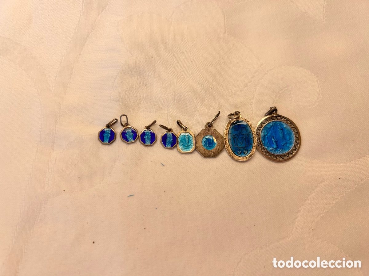 Antig&uuml;edades: Lote de medallas religiosas esmaltadas en azul