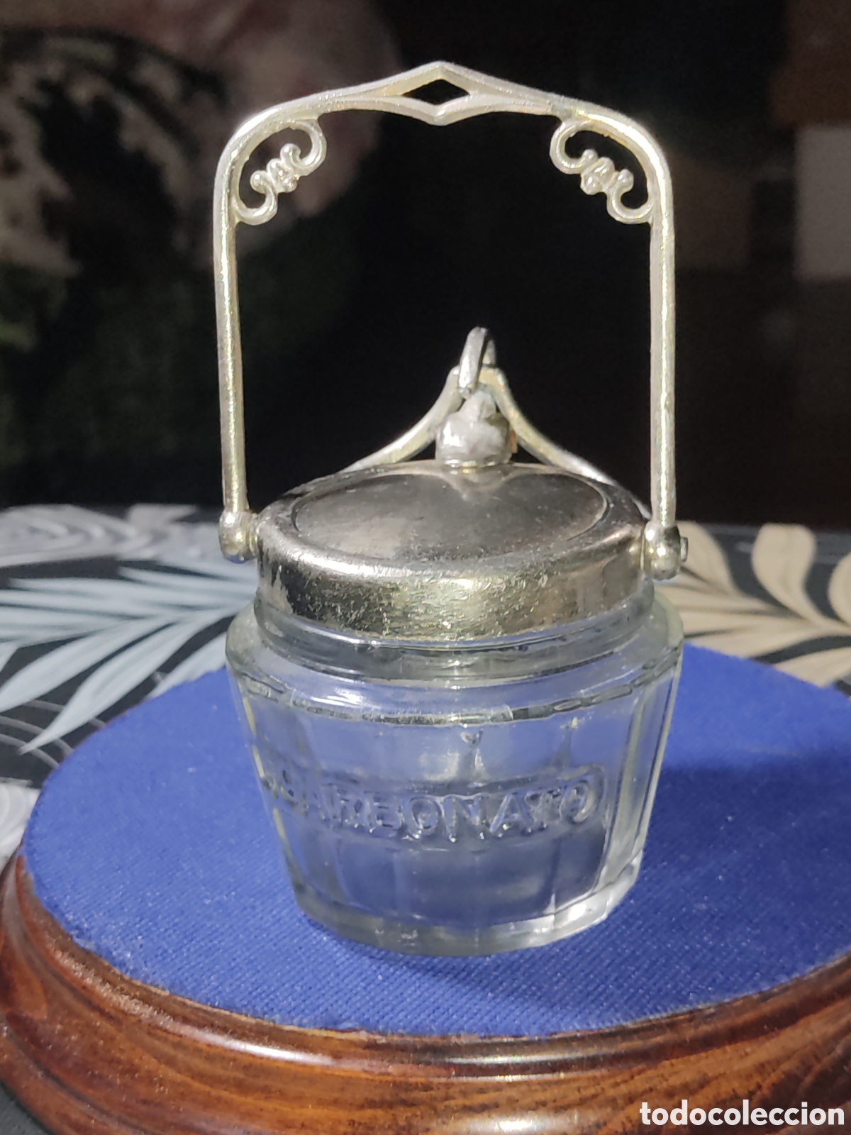 Antig&uuml;edades: Curioso bote de bicarbonato de cristal y metal plateado.Principios siglo XX.