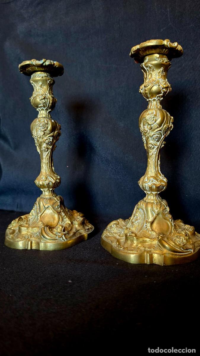 Antig&uuml;edades: Elegante Pareja de Candelabros Estilo Luis XV en Bronce Dorado S. XIX