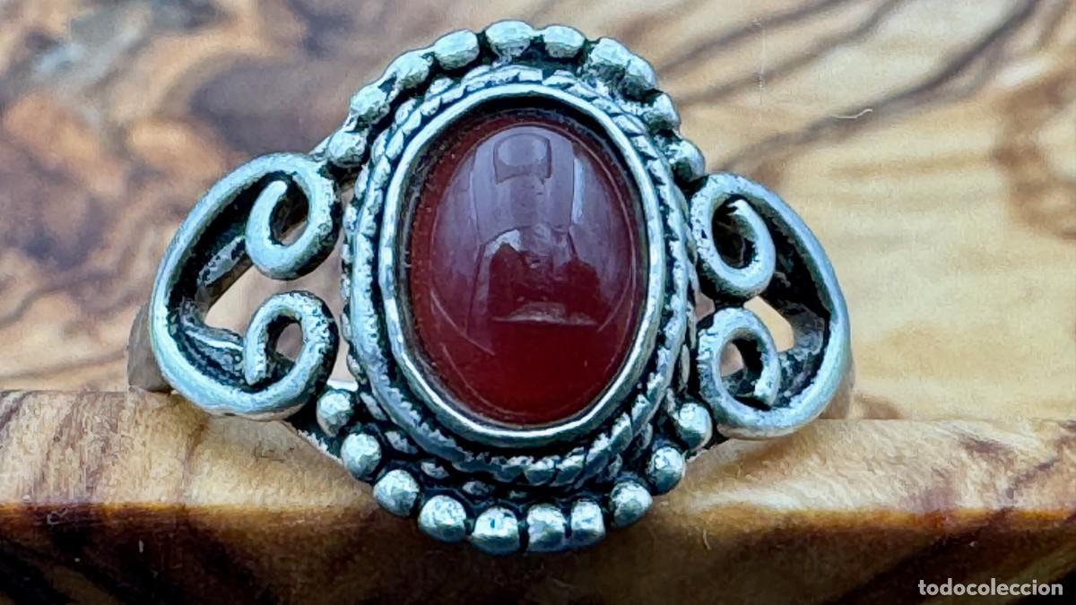 Antig&uuml;edades: Anillo ingl&eacute;s de plata de ley con cabuj&oacute;n de cornalina - Estilo victoriano