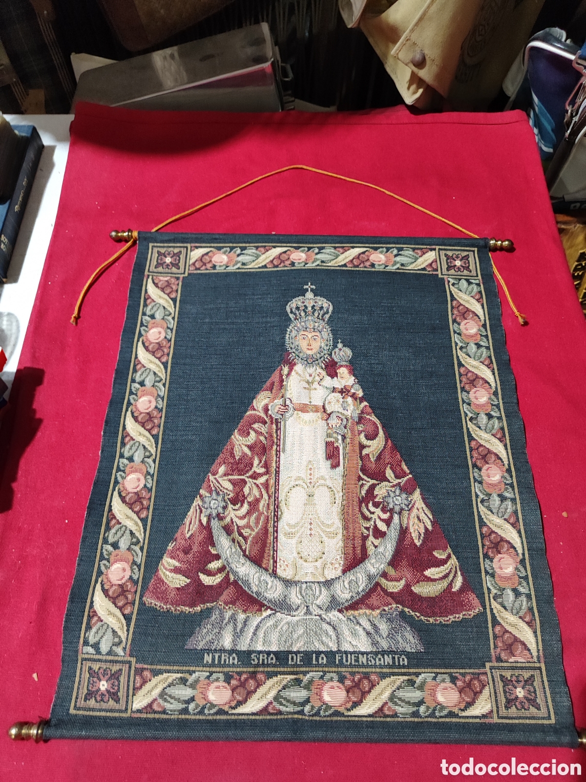 Antig&uuml;edades: Bander&iacute;n tapiz bordado con la imagen de nuestra se&ntilde;ora de la Fuensanta Murcia