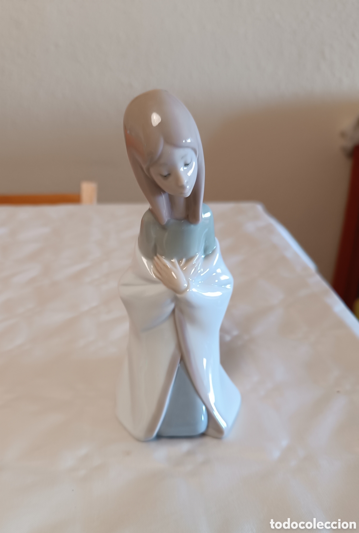 Antig&uuml;edades: VIRGEN Mar&iacute;a Nacimiento, porcelana brillo LLADR&Oacute;.
