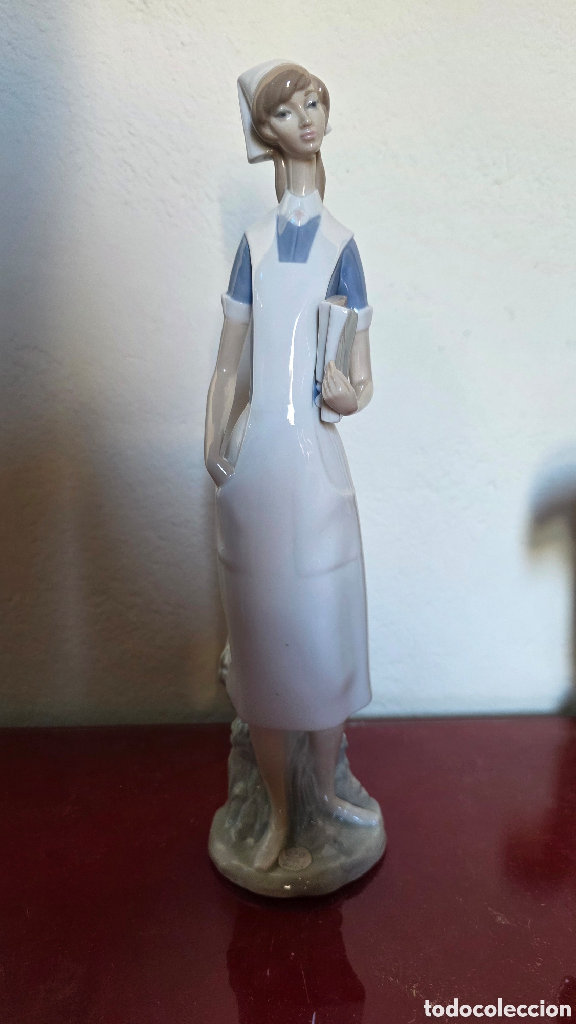 Antig&uuml;edades: Figura enfermera porcelana lladro