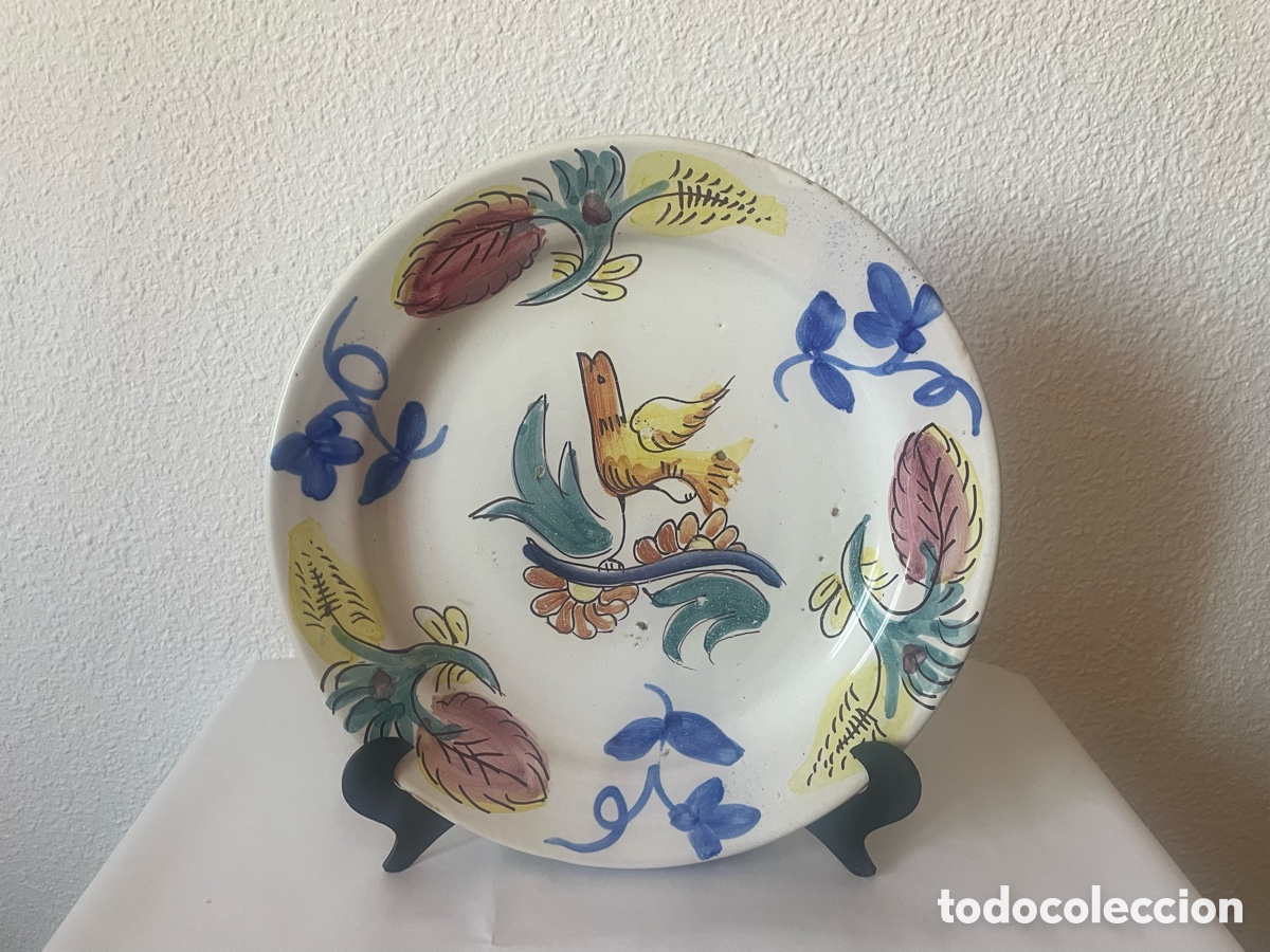 Antig&uuml;edades: Plato cer&aacute;mica espa&ntilde;ola pintado a mano &mdash; p&aacute;jaro policroma &mdash; 31 cm