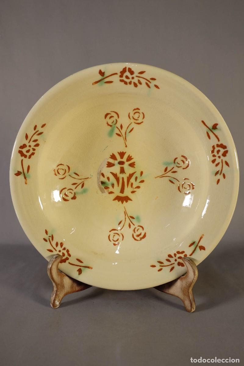 Antig&uuml;edades: PLATO EN CER&Aacute;MICA ESPA&Ntilde;OLA ESMALTADO DECORACI&Oacute;N FLORAL