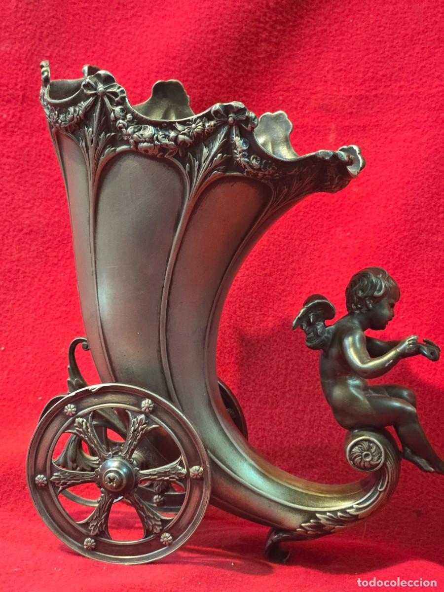 Antig&uuml;edades: ANTIGUO JARRON DE METAL FORMA DE CARRUAJE - Foto 4