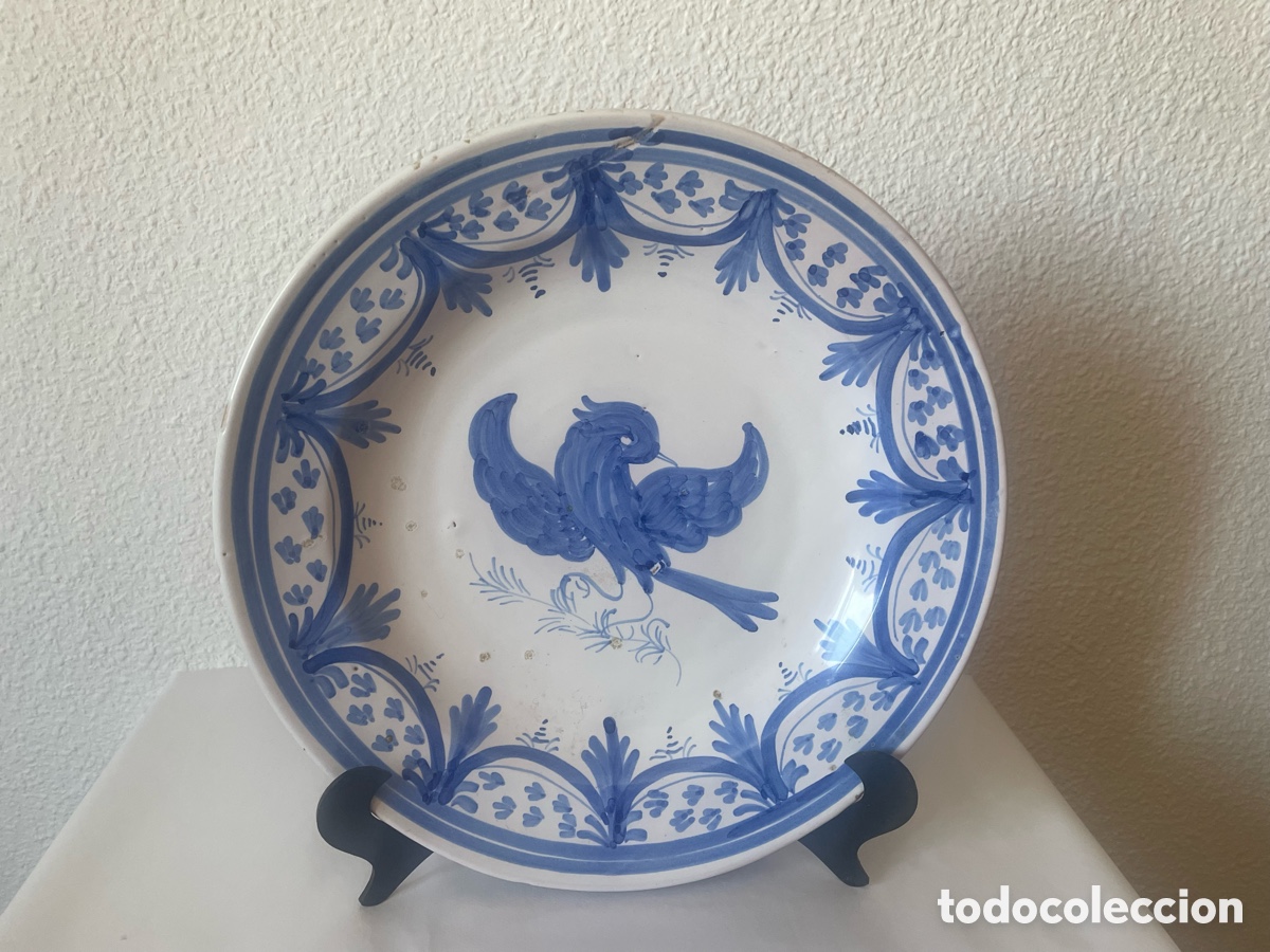 Antig&uuml;edades: Plato cer&aacute;mica espa&ntilde;ola azul y blanco &mdash; p&aacute;jaro &mdash; 32 cm