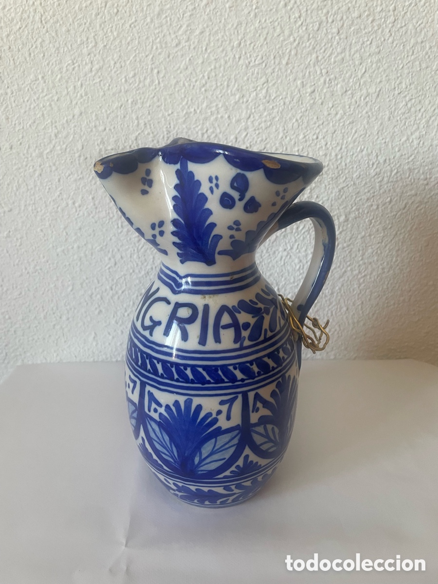 Antig&uuml;edades: Jarra sangr&iacute;a cer&aacute;mica espa&ntilde;ola azul y blanco &mdash; Toledo &mdash; 26 cm