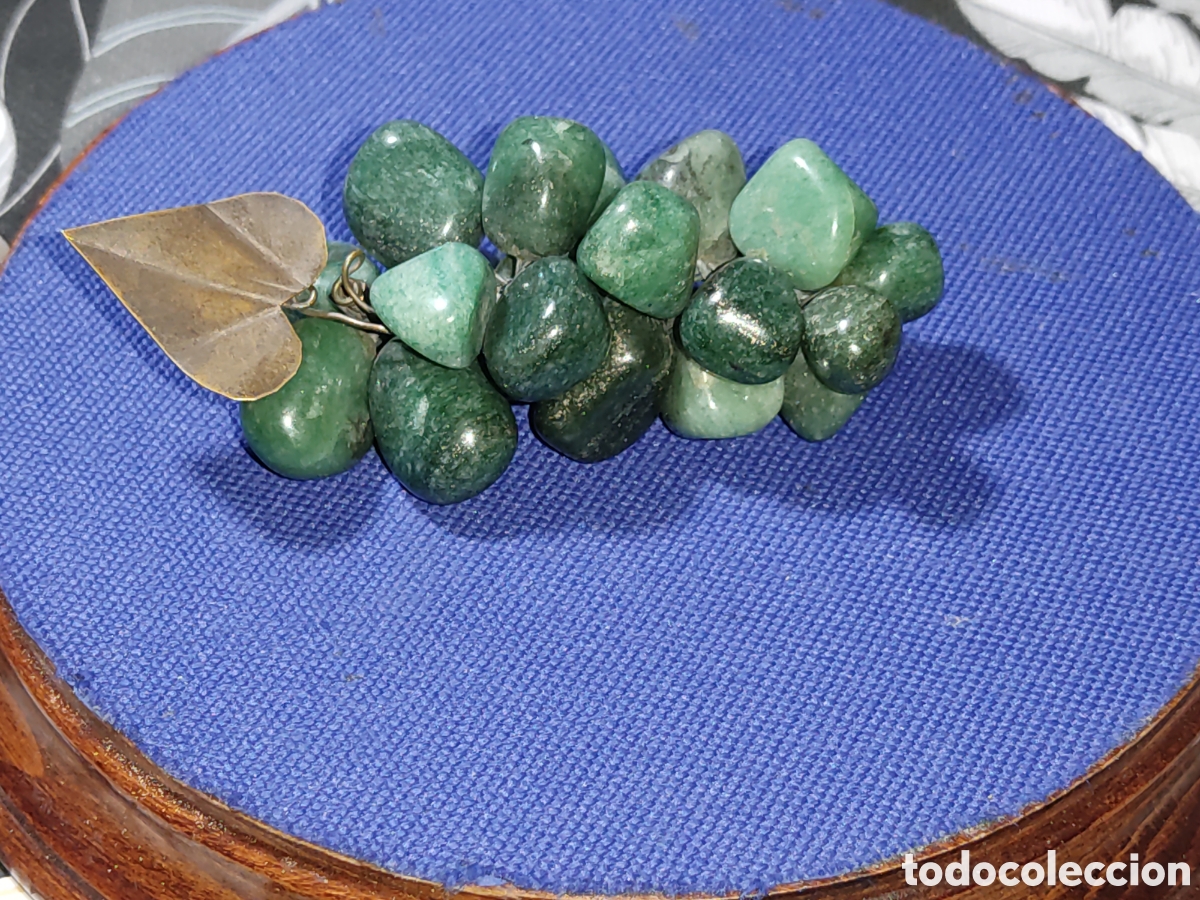 Antig&uuml;edades: Racimo de uvas de cuarzo o jade verde.Vintage.