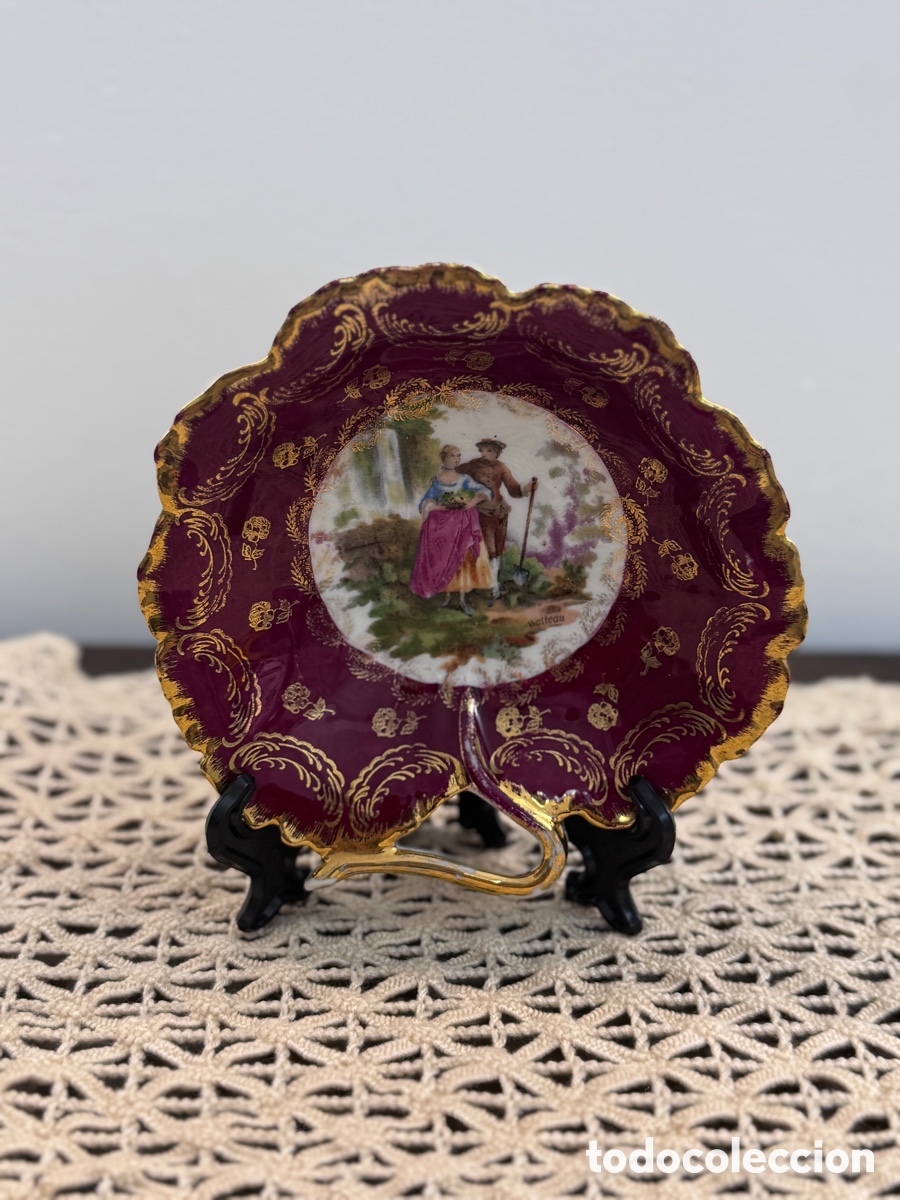Antig&uuml;edades: Plato decorativo porcelana Limoges Ribes France burdeos oro escena Watteau vintage