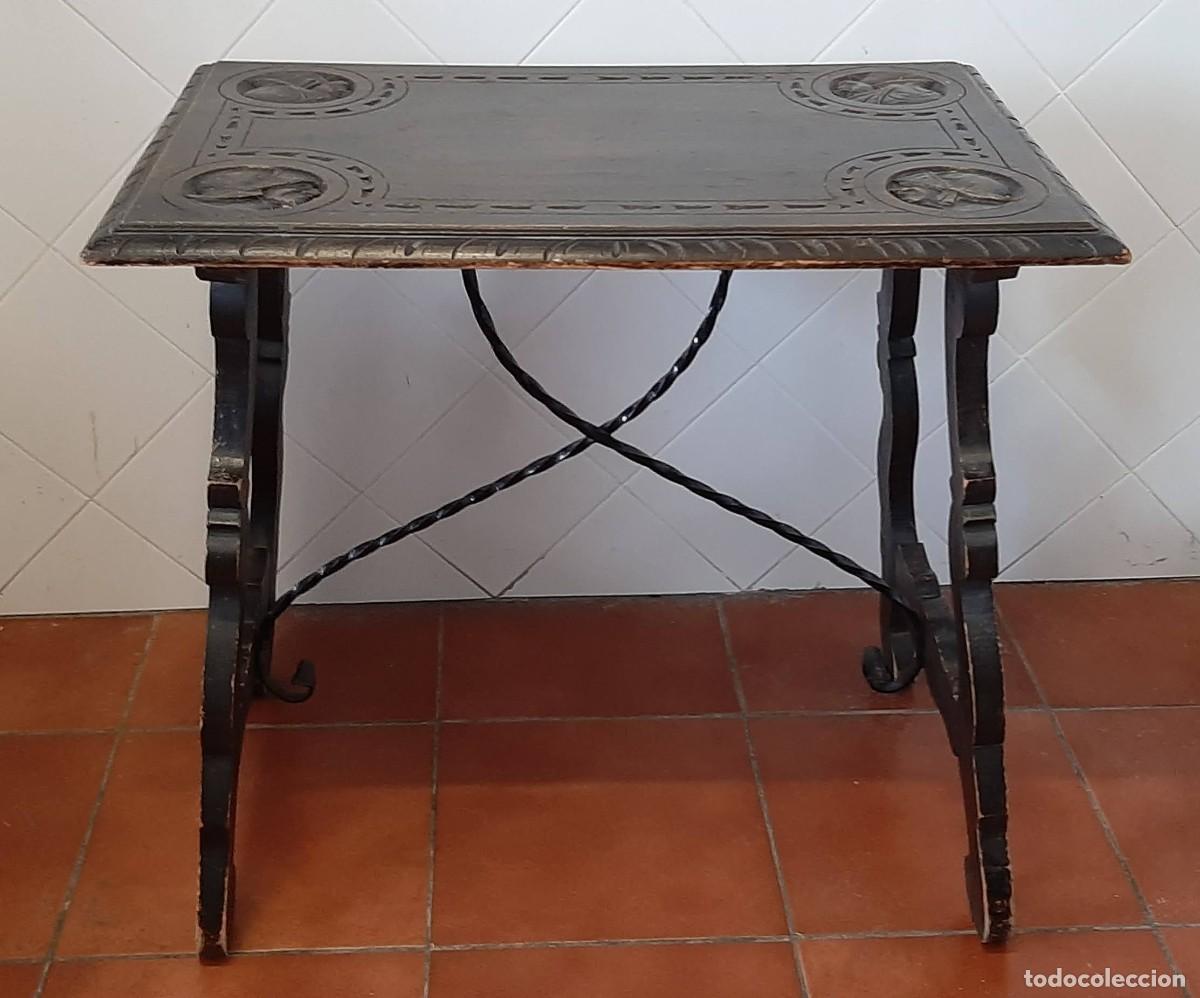 Antig&uuml;edades: Mesa Auxiliar Castellana con Talla de Medallones y Forja (A&ntilde;os 50/70)