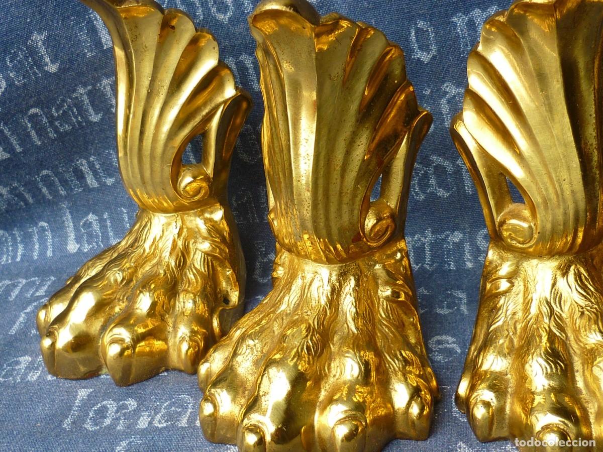 Antig&uuml;edades: Juego de 4 Impresionantes Patas de Le&oacute;n Bronce Dorado ,Grandes, Vintage Para un Mueble Importante.