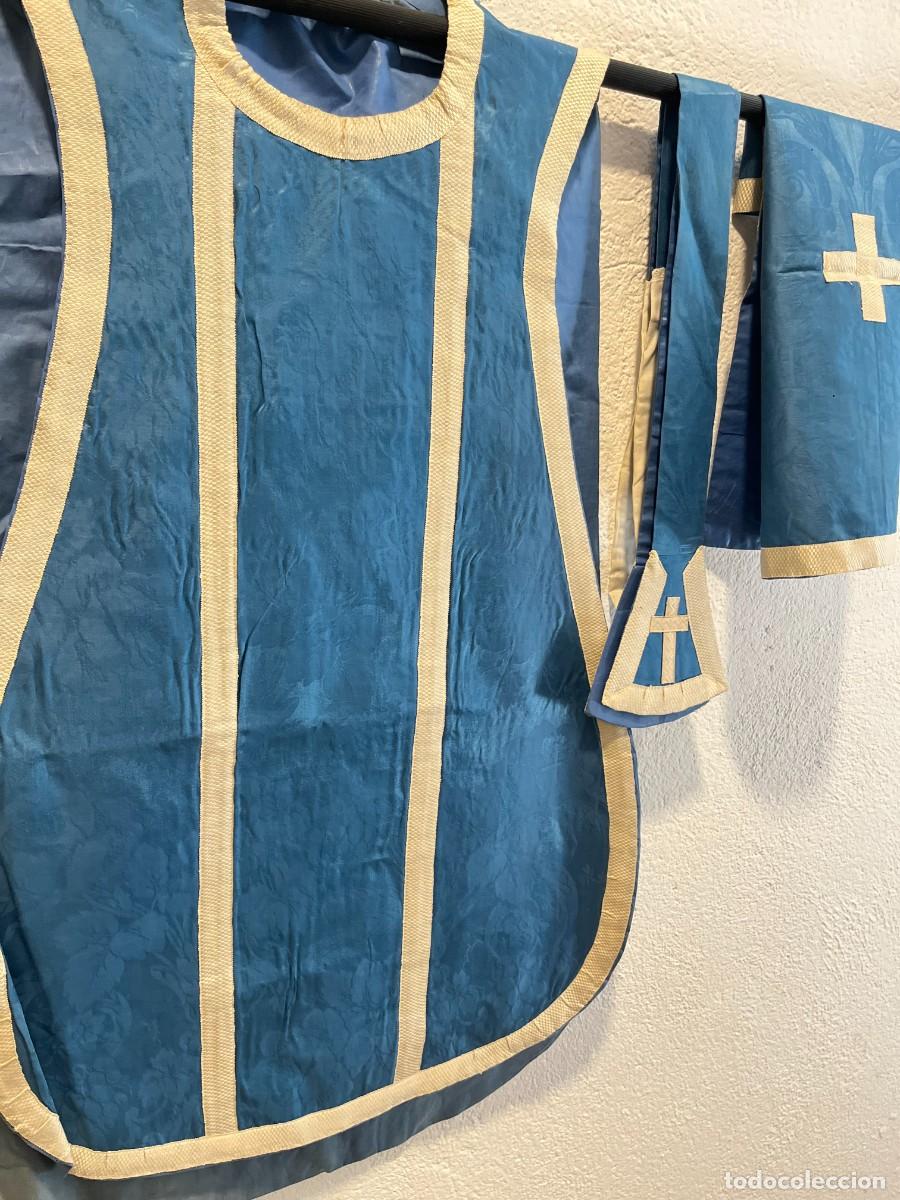 Antig&uuml;edades: CASULLA AZUL MARIANA CON ESTOLA MAN&Iacute;PULO Y VELO DE C&Aacute;LIZ ARTE SACRO