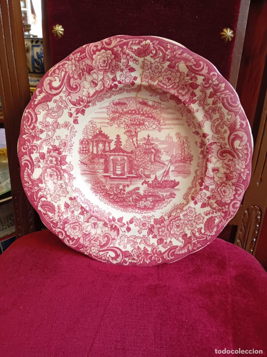 Antig&uuml;edades: Plato hondo serie 202 rosa siglo XIX Cartuja de Sevilla