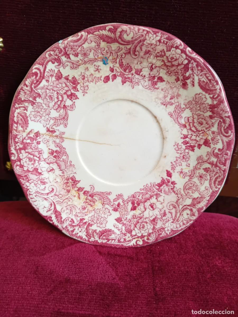 Antig&uuml;edades: Plato de postre o para taza serie 202 rosa siglo XIX Cartuja de Sevilla