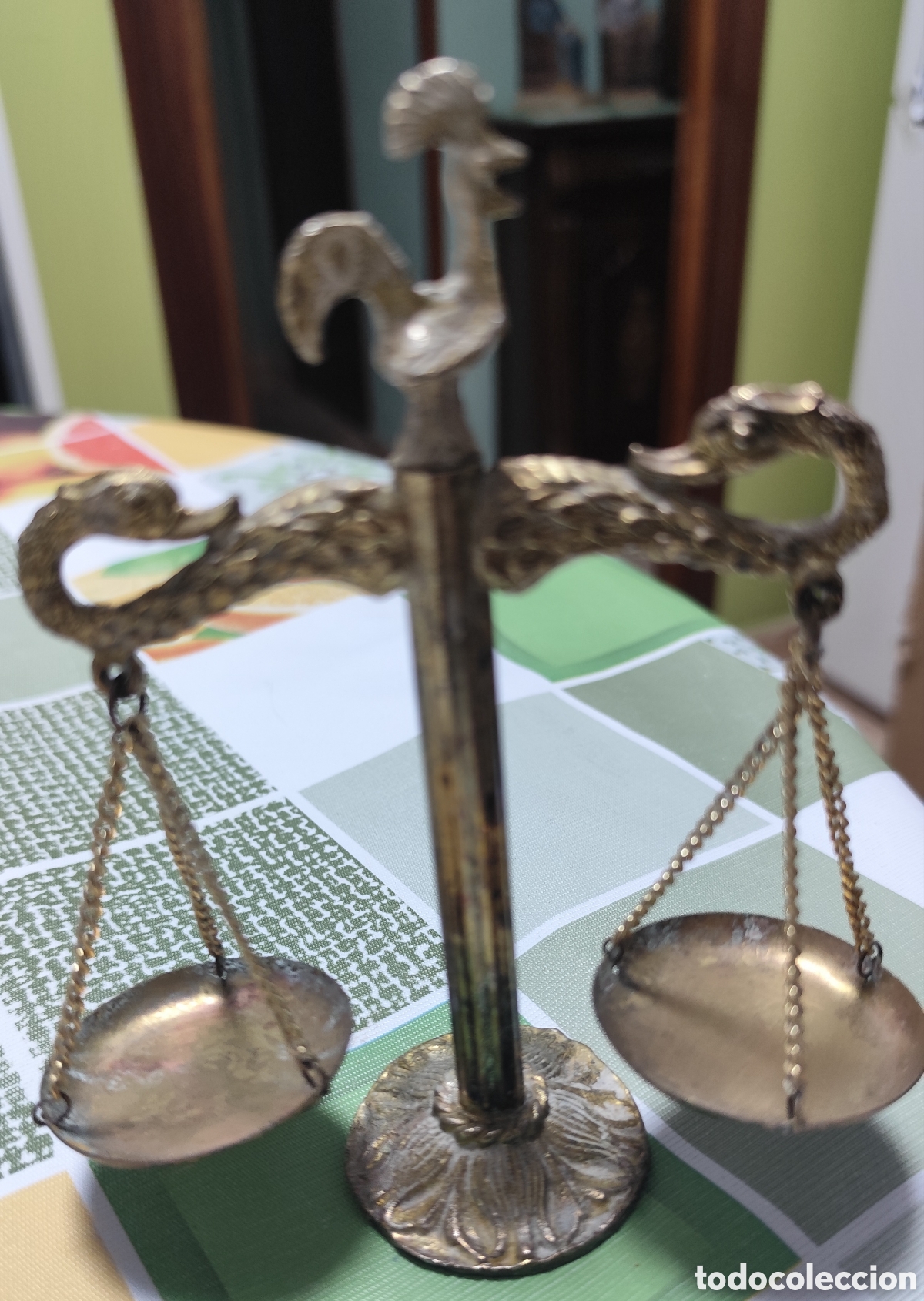 Antig&uuml;edades: Exclusiva balanza de lat&oacute;n