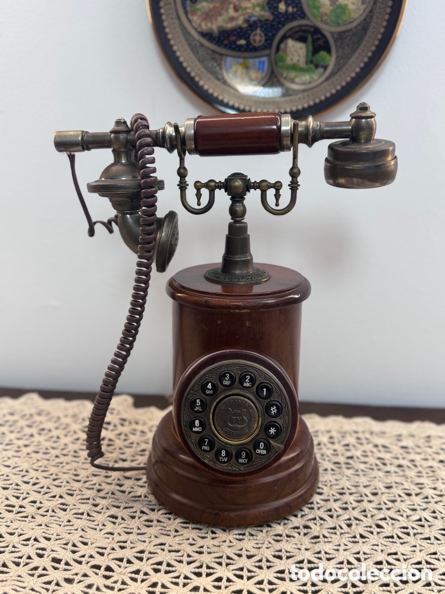 Antig&uuml;edades: Tel&eacute;fono vintage candelabro madera y lat&oacute;n a&ntilde;os 80 decoraci&oacute;n retro
