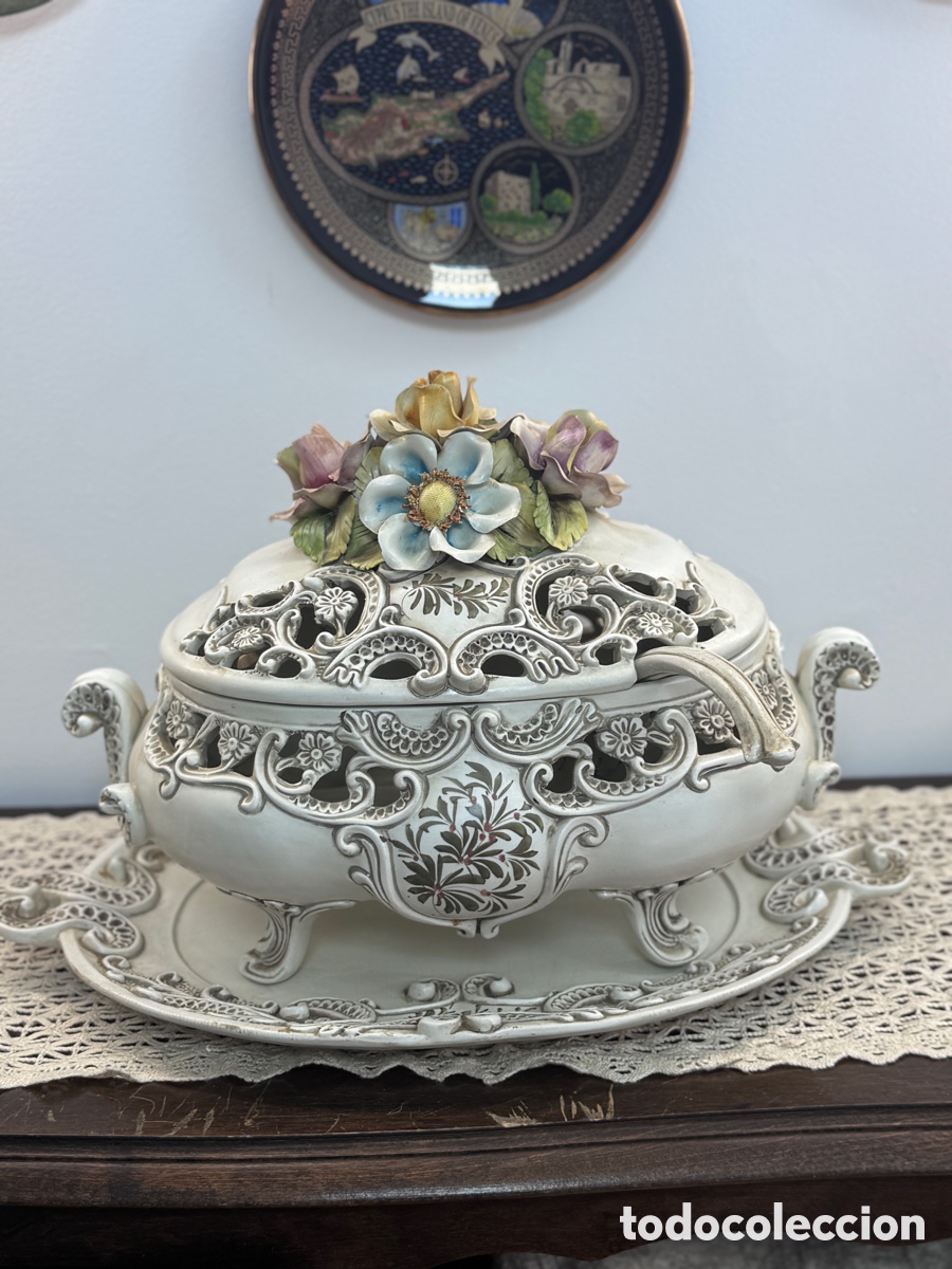 Antig&uuml;edades: Sopera Capodimonte italiana porcelana calada flores Made in Italy vintage