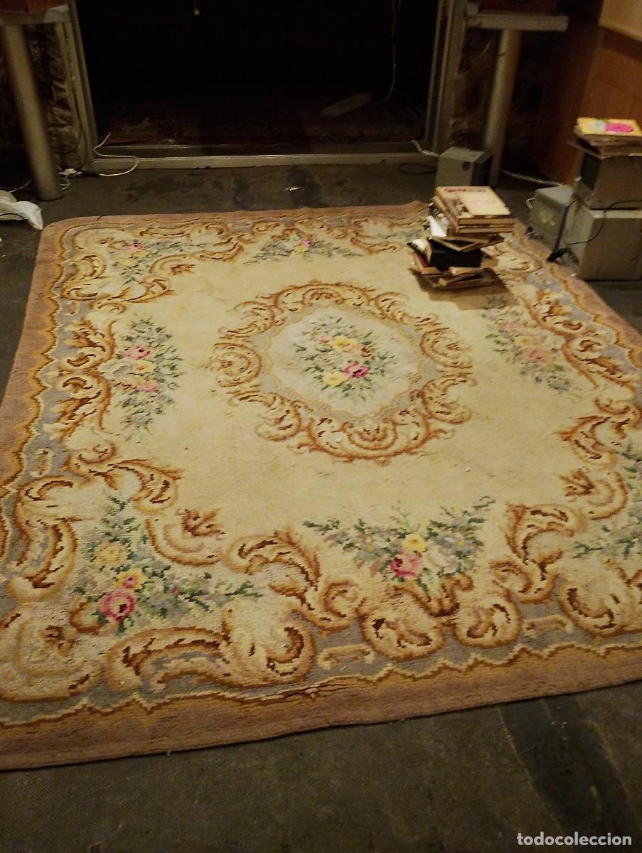 Antig&uuml;edades: Preciosa alfombra espa&ntilde;ola de finales del s.XIX en estado muy aceptable (250x295cms.) y tan s&oacute;lo 250