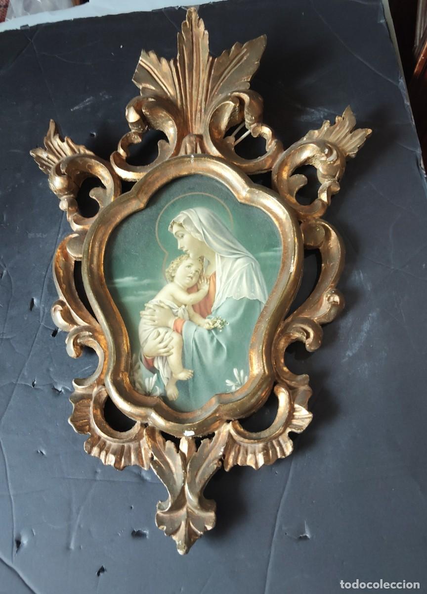 Antig&uuml;edades: Marco tipo cornucopia XIX con litograf&iacute;a de Virgen con ni&ntilde;o