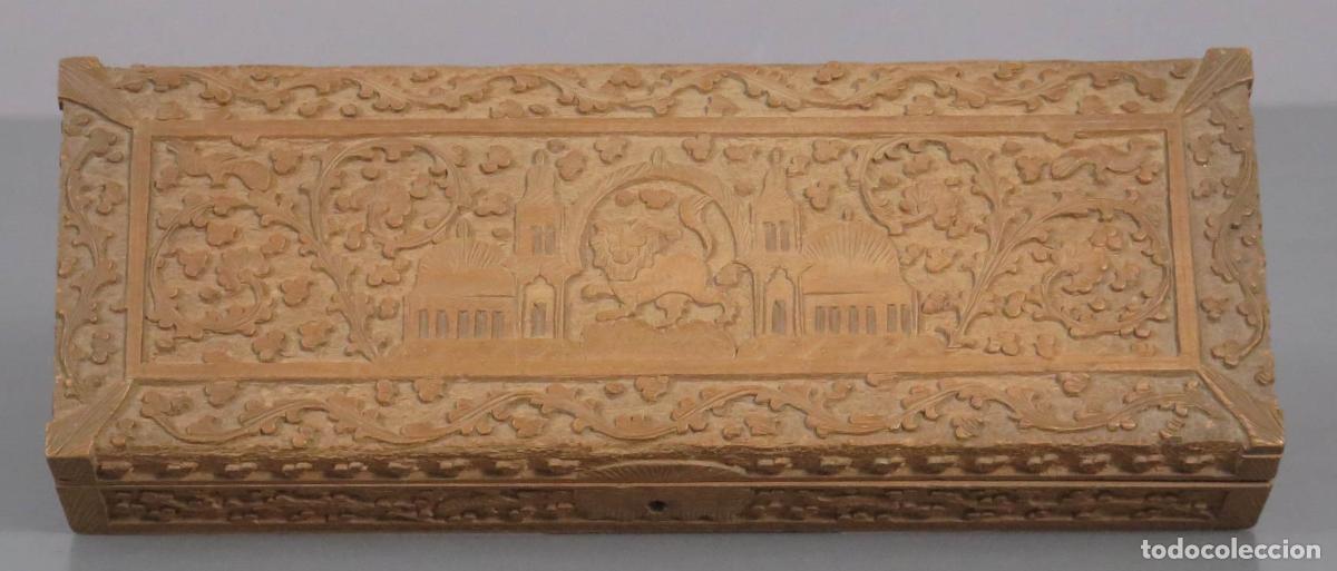 Antig&uuml;edades: CAJA. MADERA TALLADA. INDIA. HACIA 1900